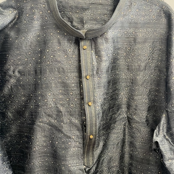 Men’s Indian Grey Kurta Pajama With Golden Motif - Picture 2 of 7